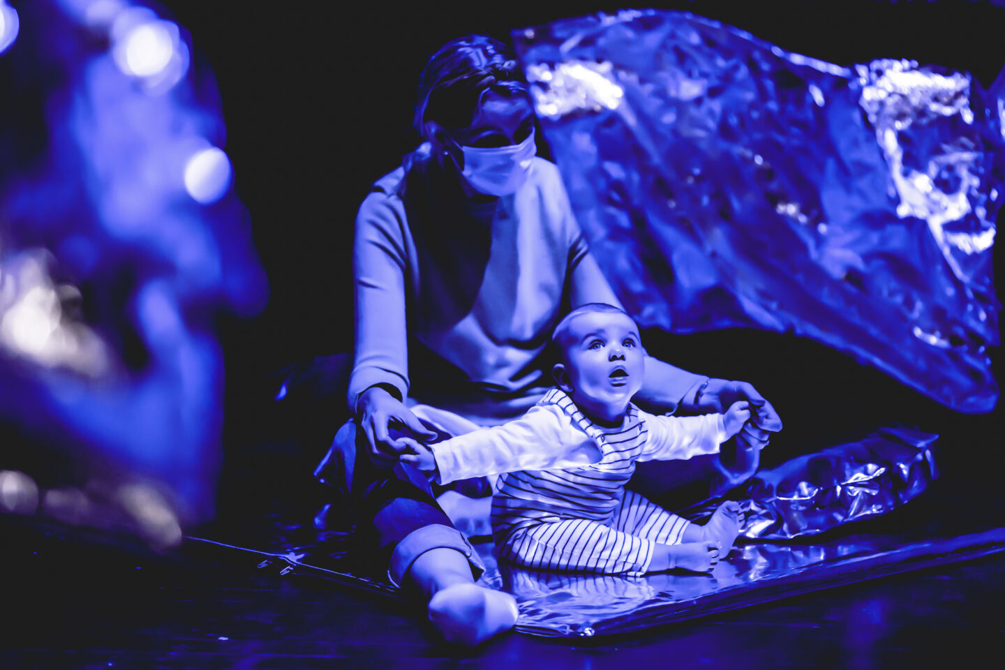 baby-amazed-by-foils-1440x960